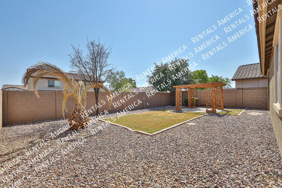 Availablel! 4 bed, 3 bath in Surprise! property image