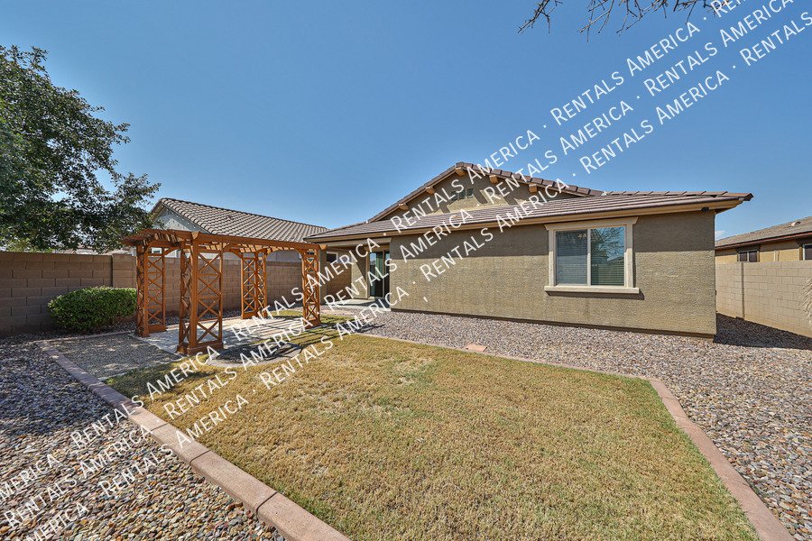 Availablel! 4 bed, 3 bath in Surprise! property image