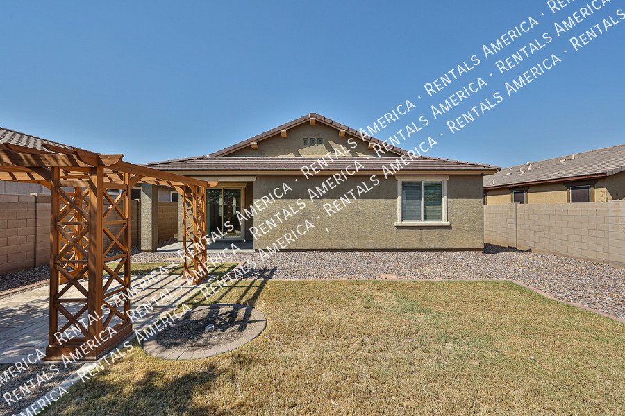 Availablel! 4 bed, 3 bath in Surprise! property image