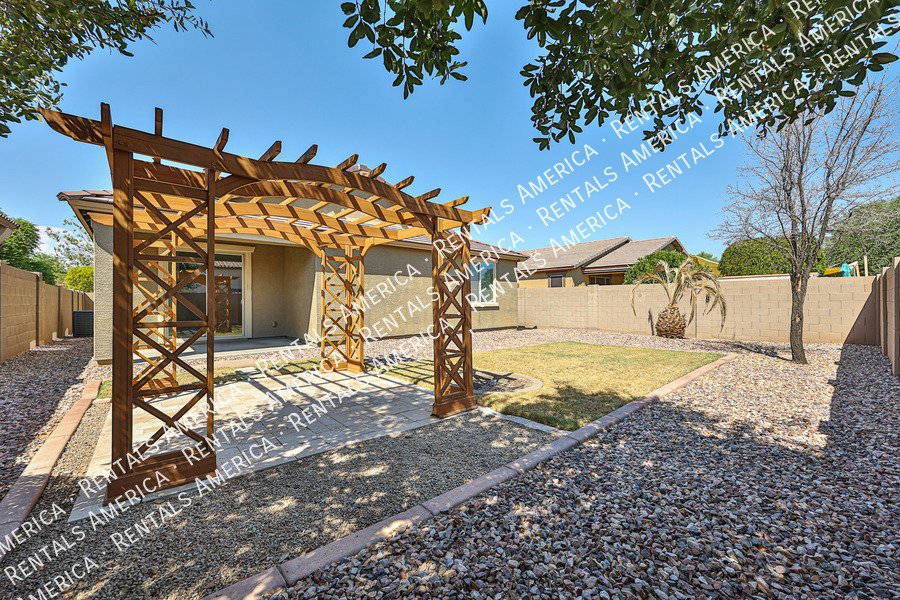 Availablel! 4 bed, 3 bath in Surprise! property image