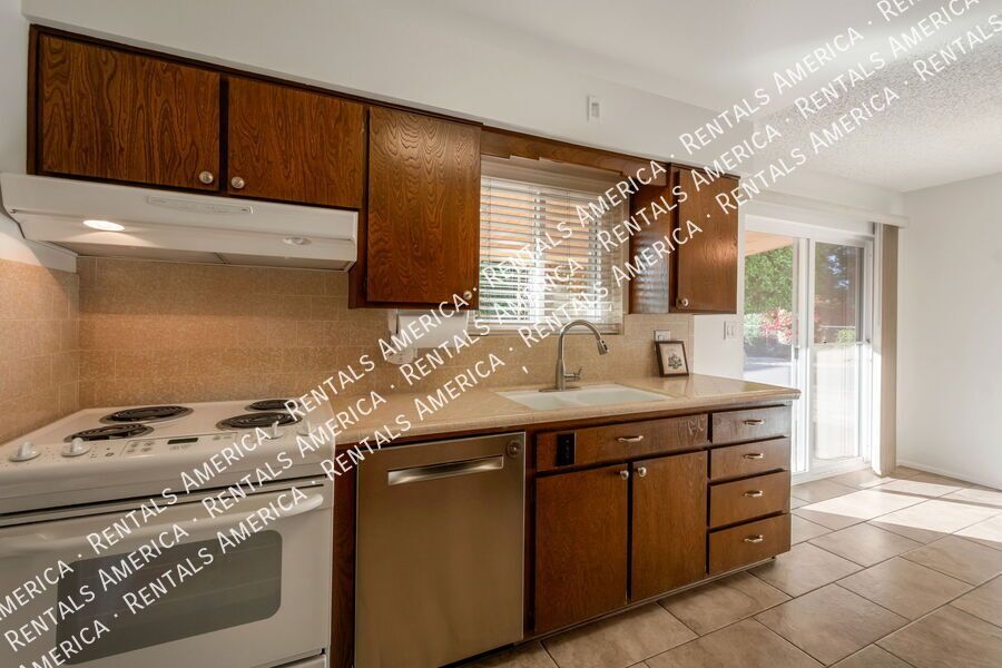 Charming Home in Dreamland Villa 55+ Community! property image