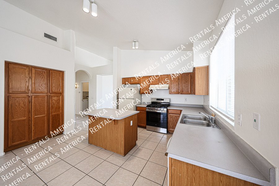 Beautiful 3 Bedroom Home in Mesa! property image