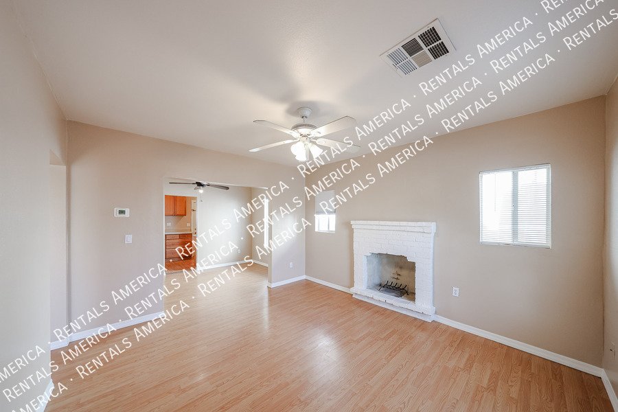 Charming 2 bedroom 1 bath house with a white picket fence yard!!! property image