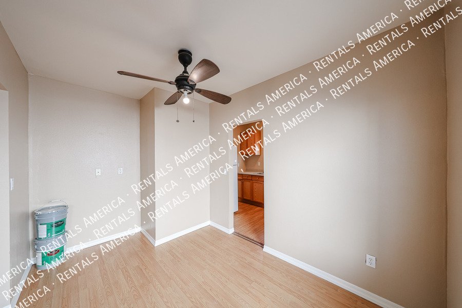 Charming 2 bedroom 1 bath house with a white picket fence yard!!! property image