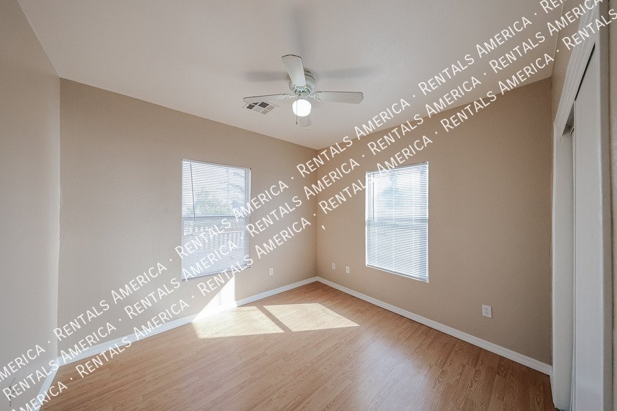 Charming 2 bedroom 1 bath house with a white picket fence yard!!! property image