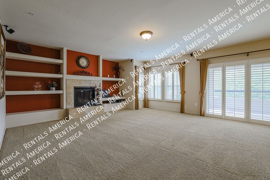 Stunning 2 bed/ 2 bath, Gated Community, in Scottsdale! property image