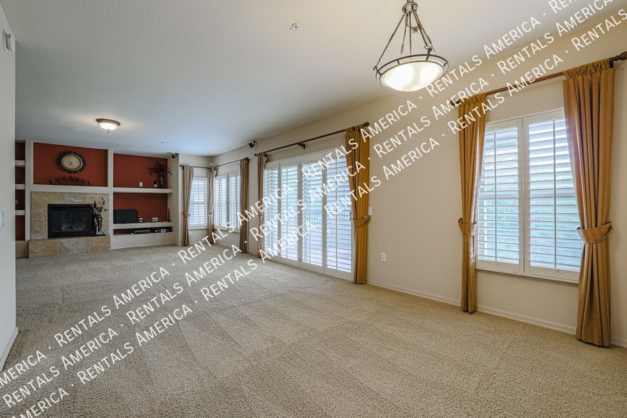 Stunning 2 bed/ 2 bath, Gated Community, in Scottsdale! property image