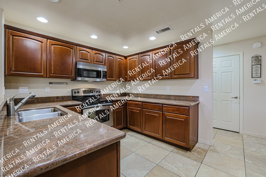 Stunning 2 bed/ 2 bath, Gated Community, in Scottsdale! property image