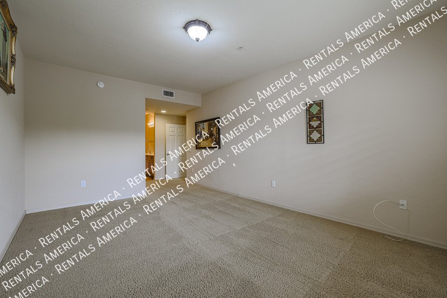 Stunning 2 bed/ 2 bath, Gated Community, in Scottsdale! property image