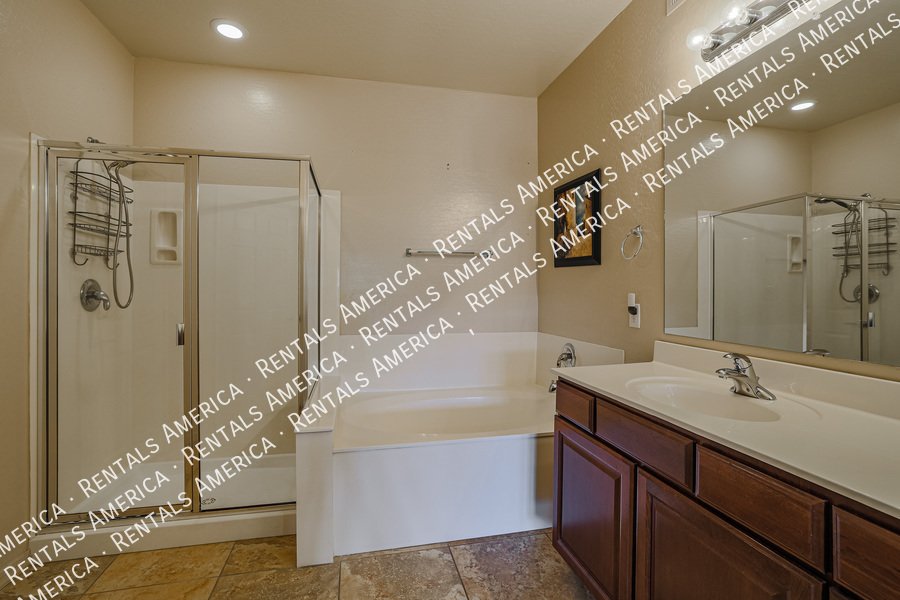 Stunning 2 bed/ 2 bath, Gated Community, in Scottsdale! property image