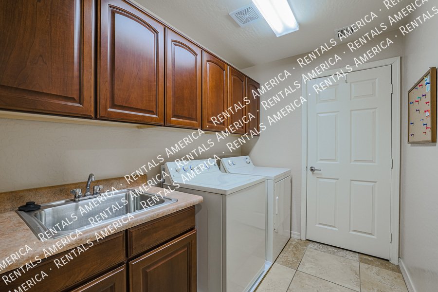 Stunning 2 bed/ 2 bath, Gated Community, in Scottsdale! property image