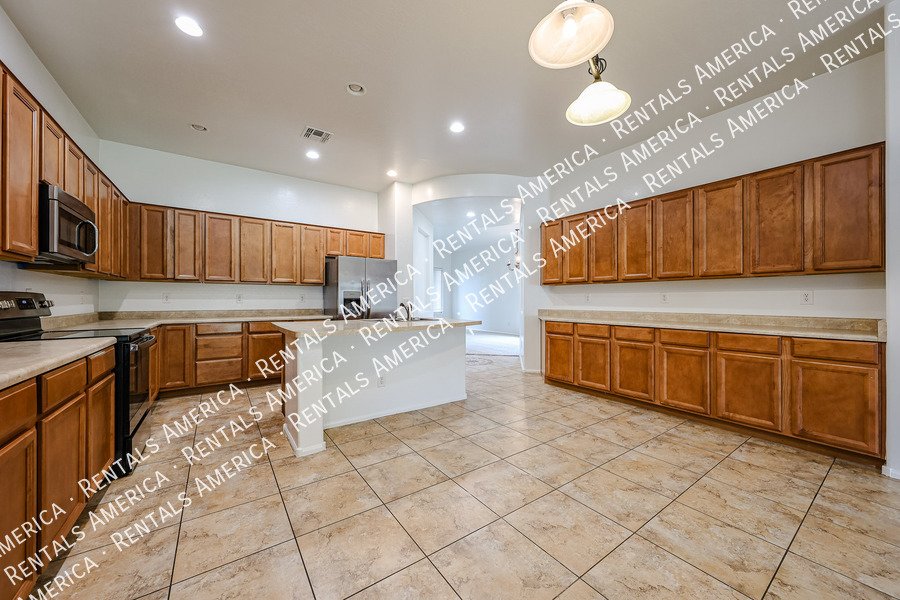 MI SPECIAL! Spacious 3BD 2BA  + Den Single Level Home in Seville1 property image