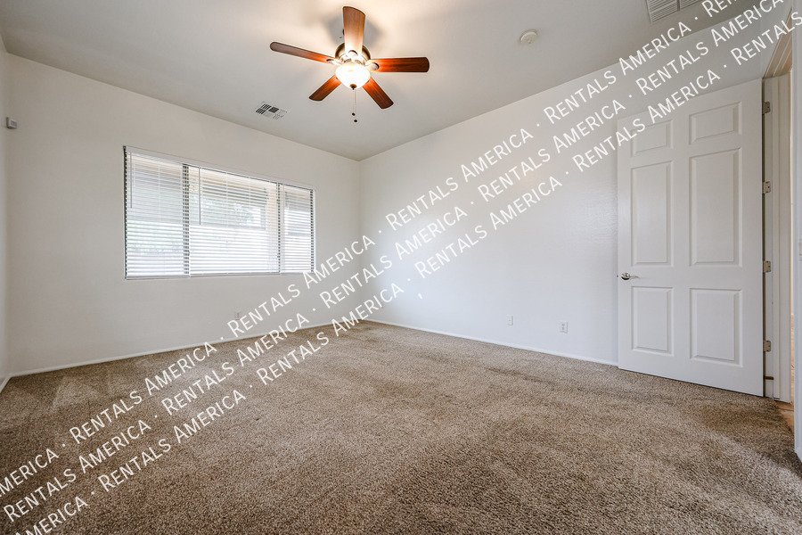 MI SPECIAL! Spacious 3BD 2BA  + Den Single Level Home in Seville1 property image