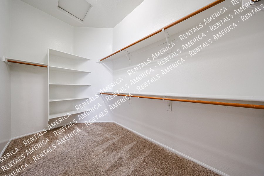 MI SPECIAL! Spacious 3BD 2BA  + Den Single Level Home in Seville1 property image