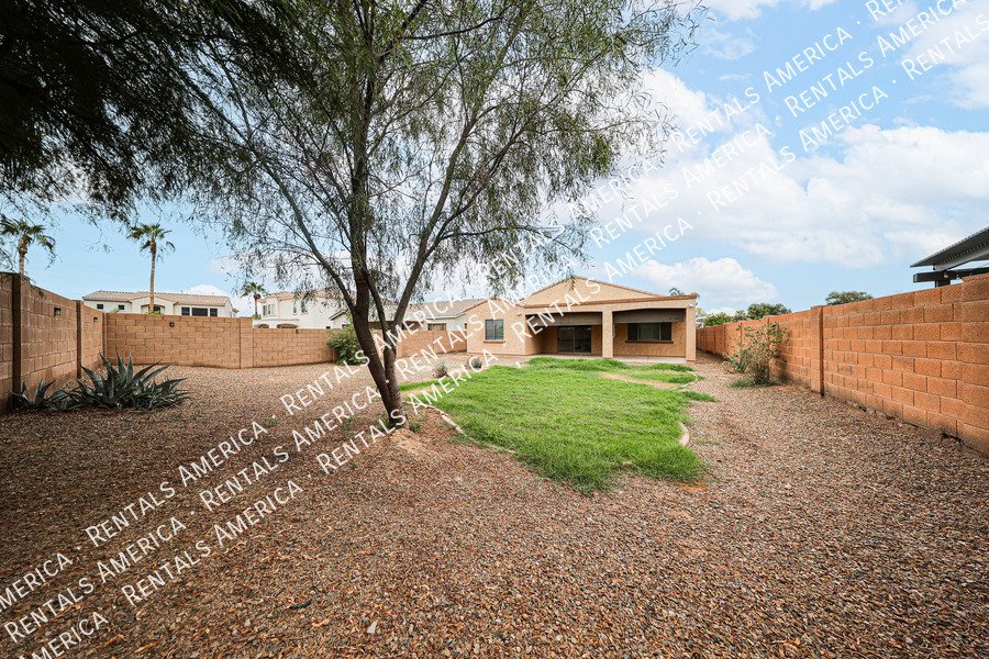 MI SPECIAL! Spacious 3BD 2BA  + Den Single Level Home in Seville1 property image