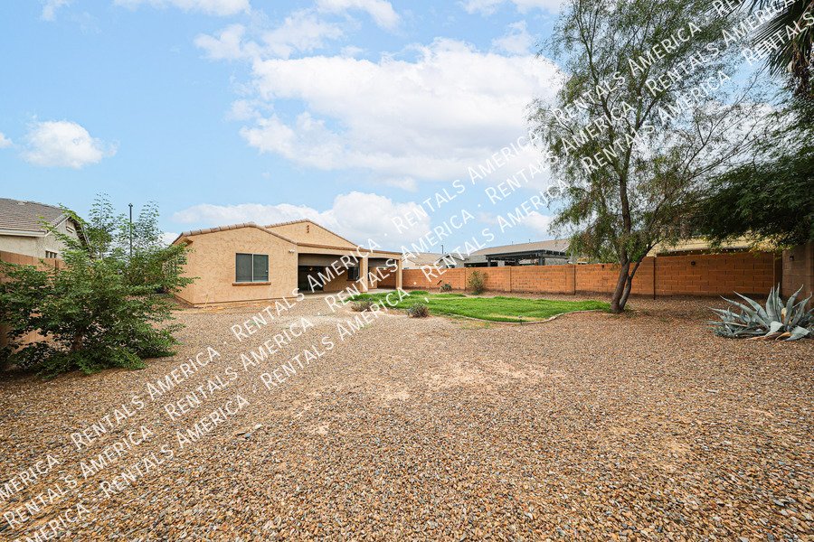 MI SPECIAL! Spacious 3BD 2BA  + Den Single Level Home in Seville1 property image