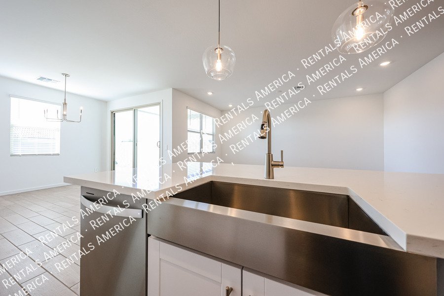 Brand New 4 Bedroom 2 bath in Surprise property image