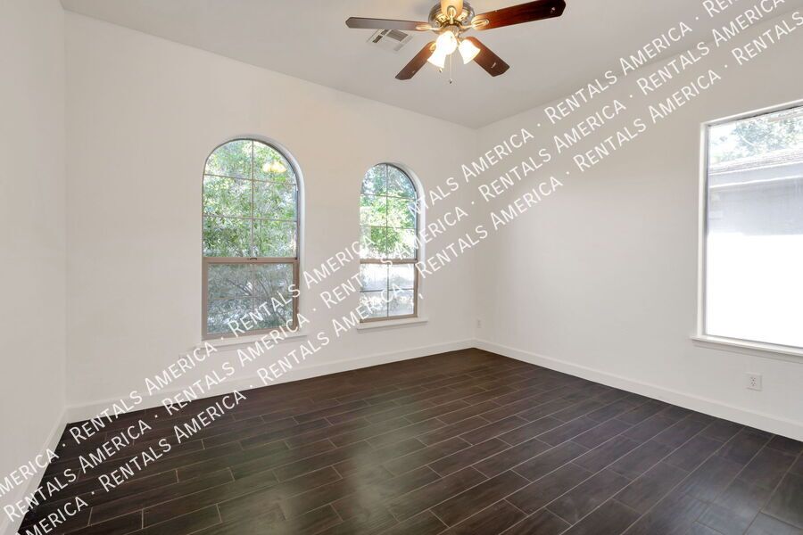 Beautiful Open & Bright 4 Bdrm & a Heated Pool in Power Ranch! property image