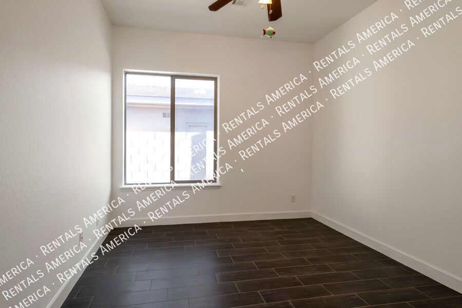 Beautiful Open & Bright 4 Bdrm & a Heated Pool in Power Ranch! property image