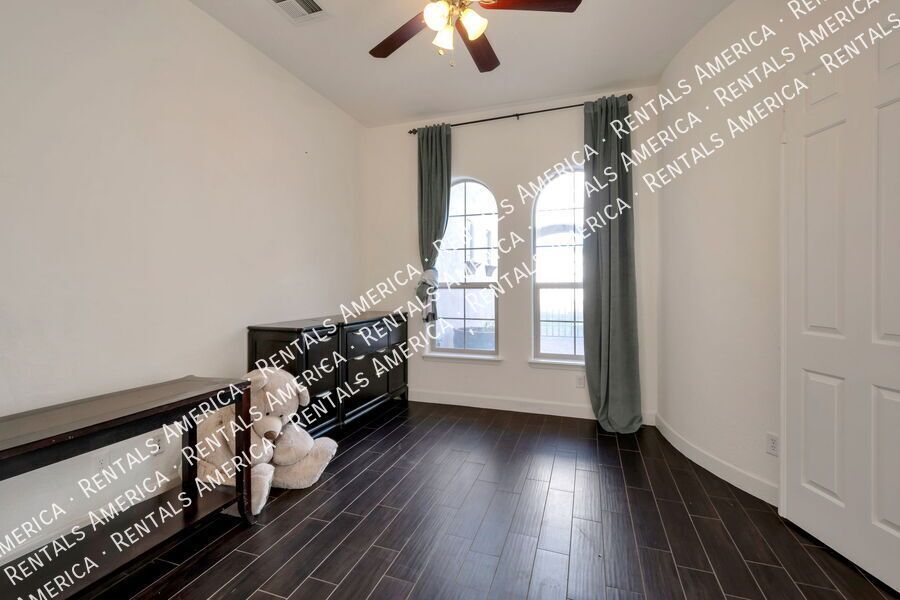 Beautiful Open & Bright 4 Bdrm & a Heated Pool in Power Ranch! property image