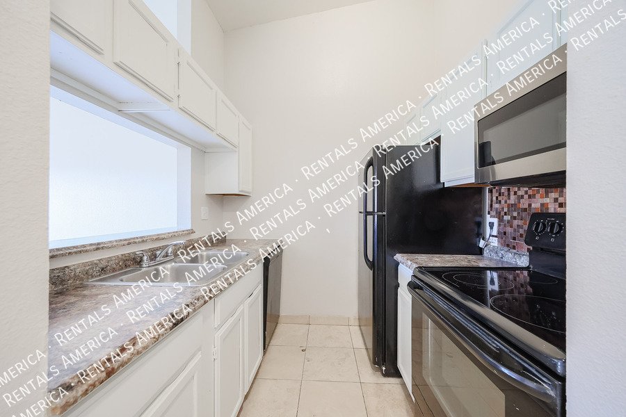 Charming 1 BR/ BA Upstairs Condo in Gated Community! property image