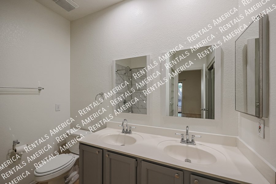 Beautiful 3 Bed/3 Bath home in Chandler!! property image