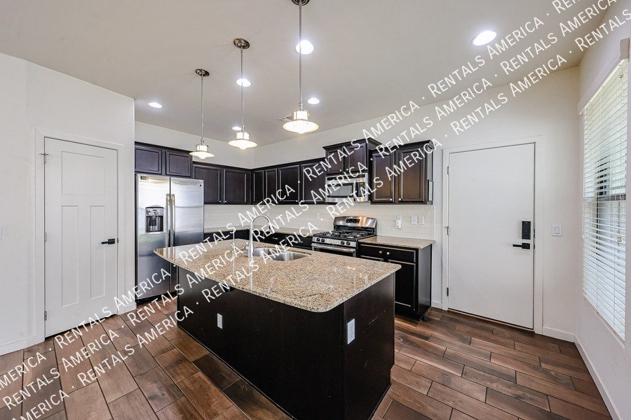 Move In Special! 3 Bed 2.5 Bath Loft! Amenities! property image