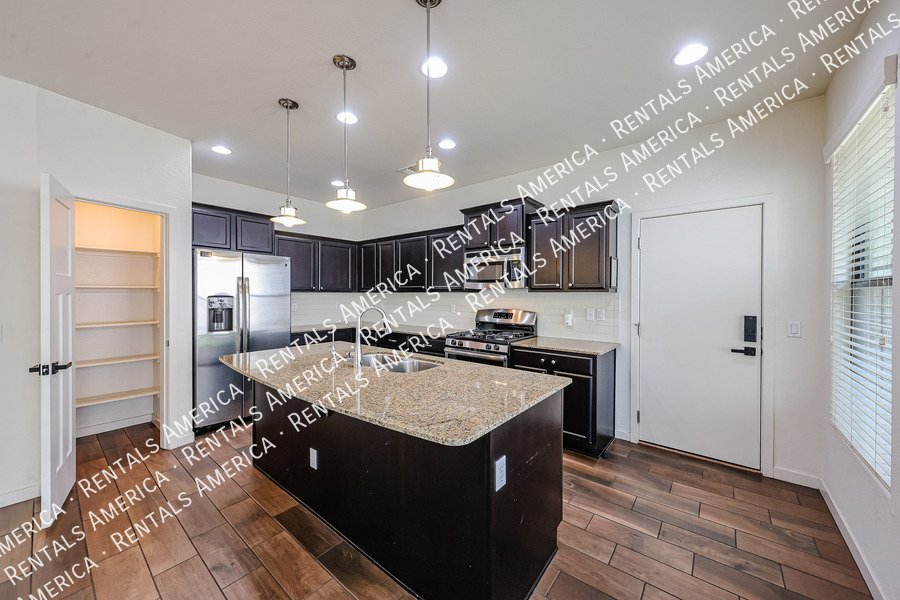 Move In Special! 3 Bed 2.5 Bath Loft! Amenities! property image