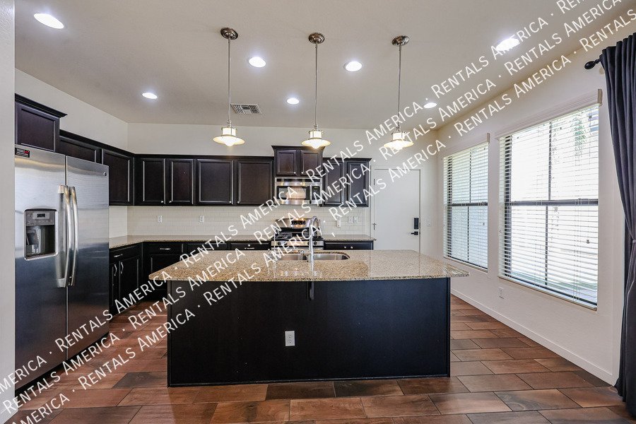 Move In Special! 3 Bed 2.5 Bath Loft! Amenities! property image