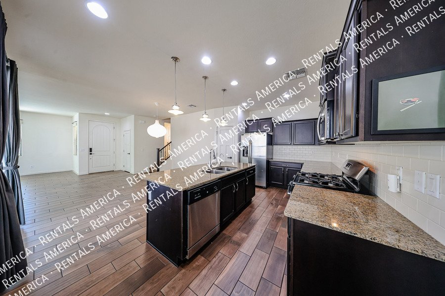 Move In Special! 3 Bed 2.5 Bath Loft! Amenities! property image