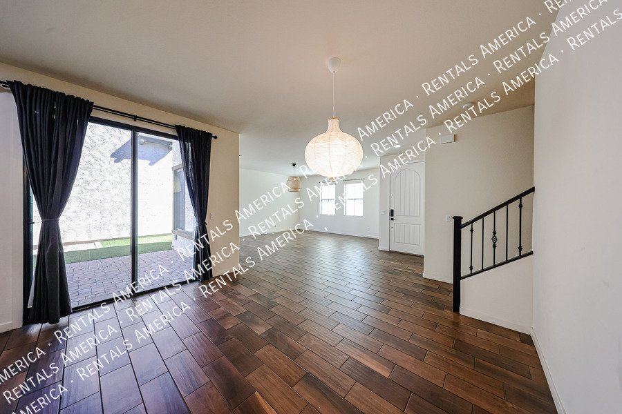 Move In Special! 3 Bed 2.5 Bath Loft! Amenities! property image