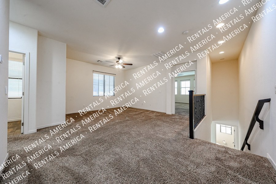 Move In Special! 3 Bed 2.5 Bath Loft! Amenities! property image