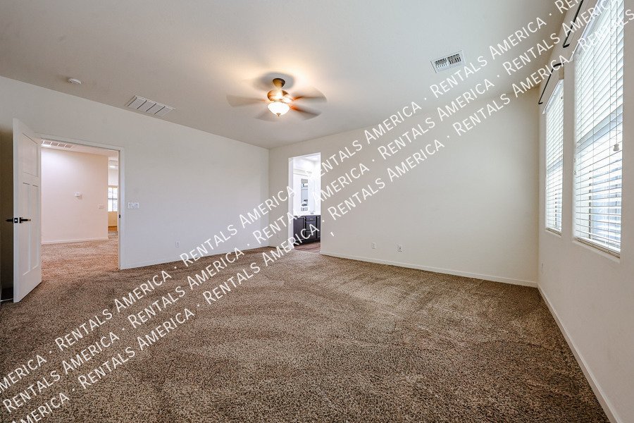 Move In Special! 3 Bed 2.5 Bath Loft! Amenities! property image