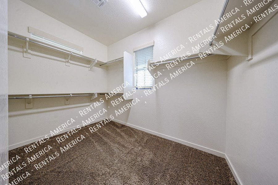 Move In Special! 3 Bed 2.5 Bath Loft! Amenities! property image