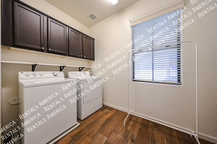 Move In Special! 3 Bed 2.5 Bath Loft! Amenities! property image