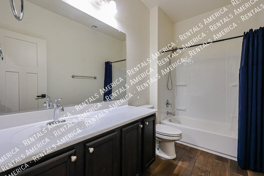 Move In Special! 3 Bed 2.5 Bath Loft! Amenities! property image