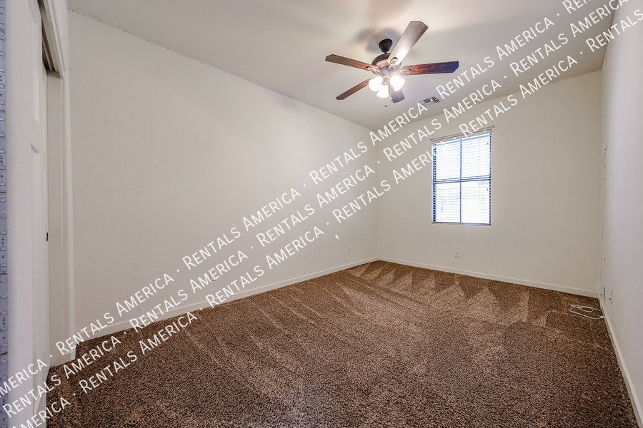 Move In Special! 3 Bed 2.5 Bath Loft! Amenities! property image