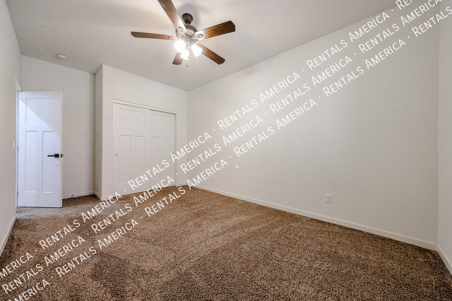 Move In Special! 3 Bed 2.5 Bath Loft! Amenities! property image