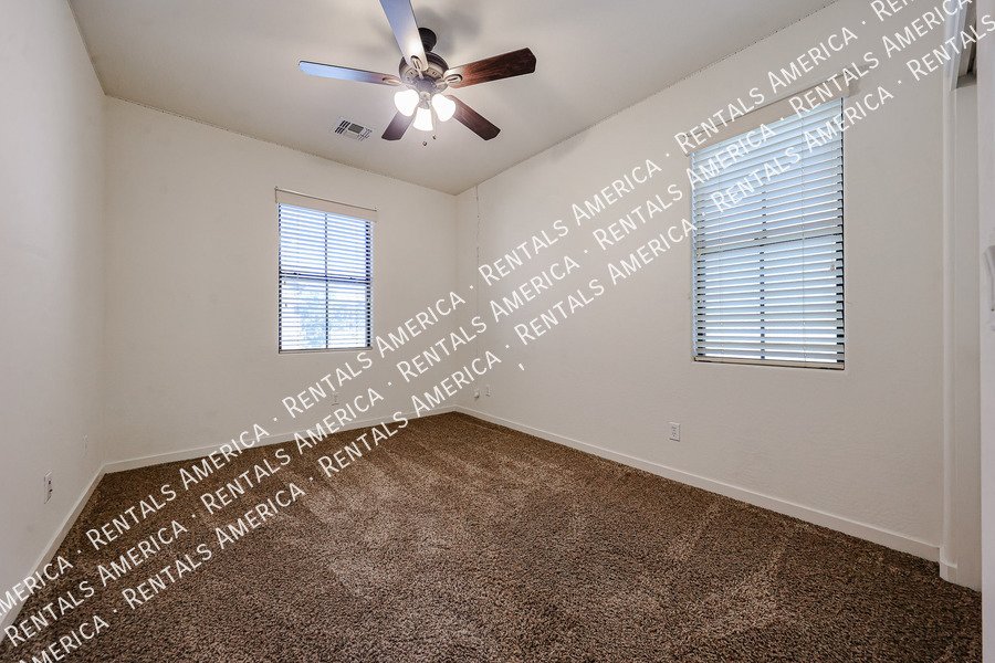 Move In Special! 3 Bed 2.5 Bath Loft! Amenities! property image