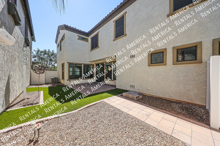 Move In Special! 3 Bed 2.5 Bath Loft! Amenities! property image