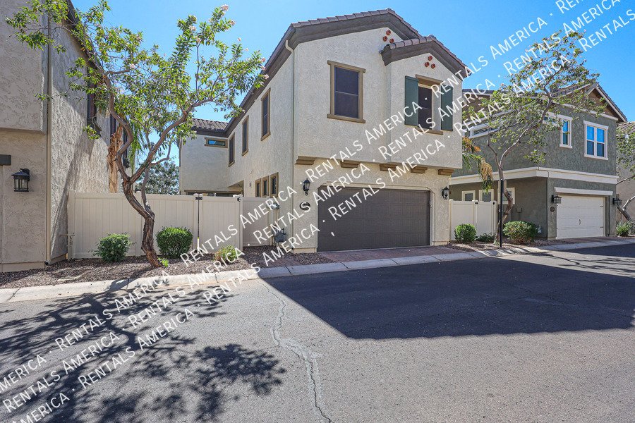 Move In Special! 3 Bed 2.5 Bath Loft! Amenities! property image