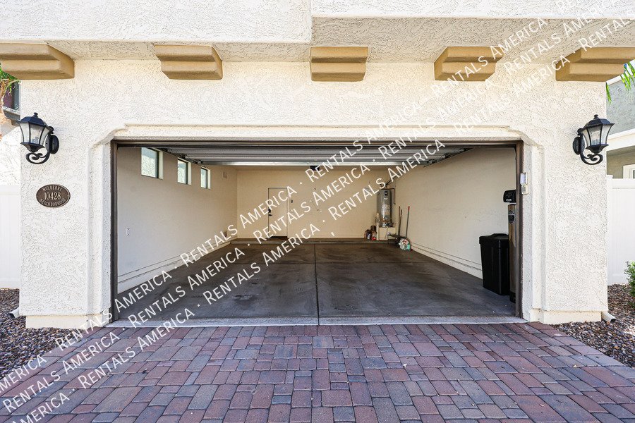 Move In Special! 3 Bed 2.5 Bath Loft! Amenities! property image