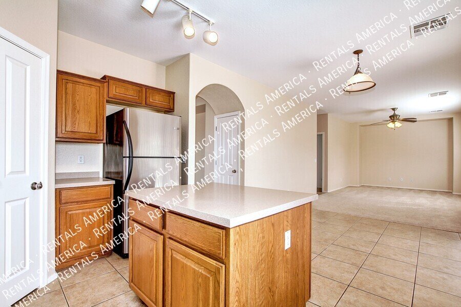 Spacious 5 bedroom home in Felty Farms!!! property image