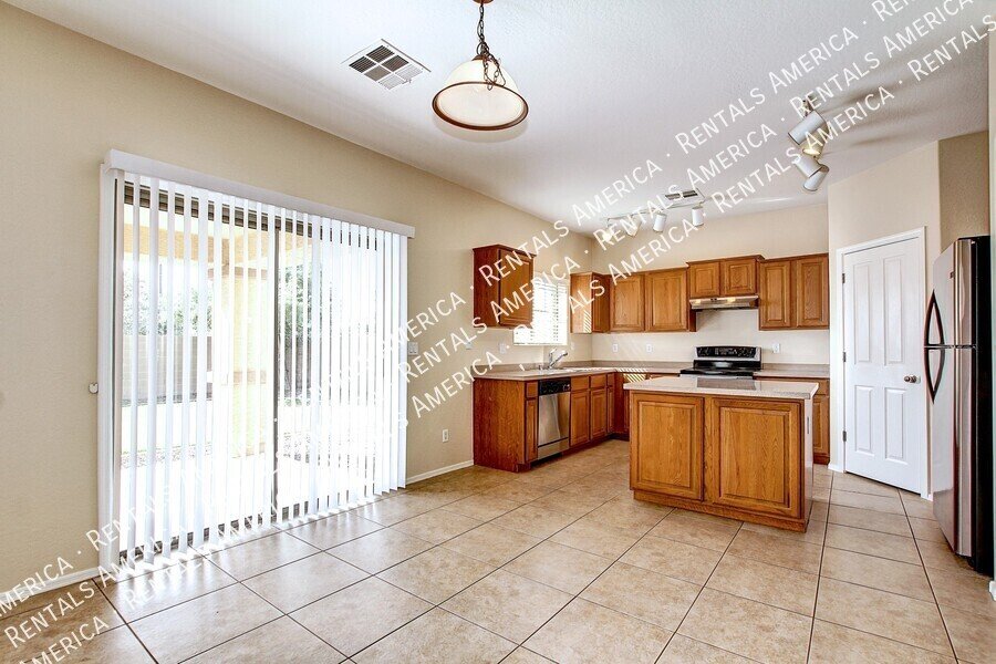 Spacious 5 bedroom home in Felty Farms!!! property image