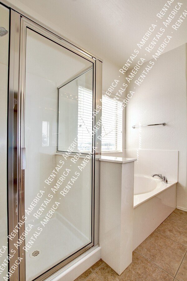 Spacious 5 bedroom home in Felty Farms!!! property image