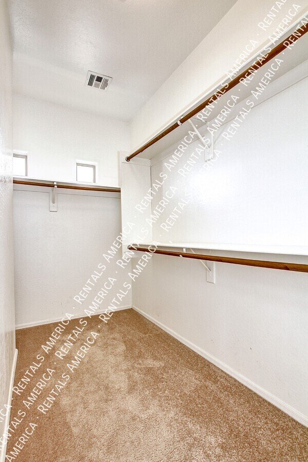 Spacious 5 bedroom home in Felty Farms!!! property image