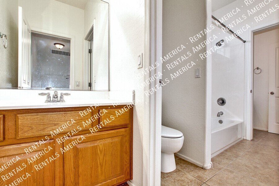 Spacious 5 bedroom home in Felty Farms!!! property image