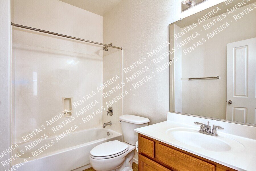 Spacious 5 bedroom home in Felty Farms!!! property image