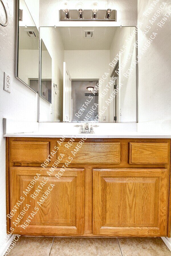 Spacious 5 bedroom home in Felty Farms!!! property image