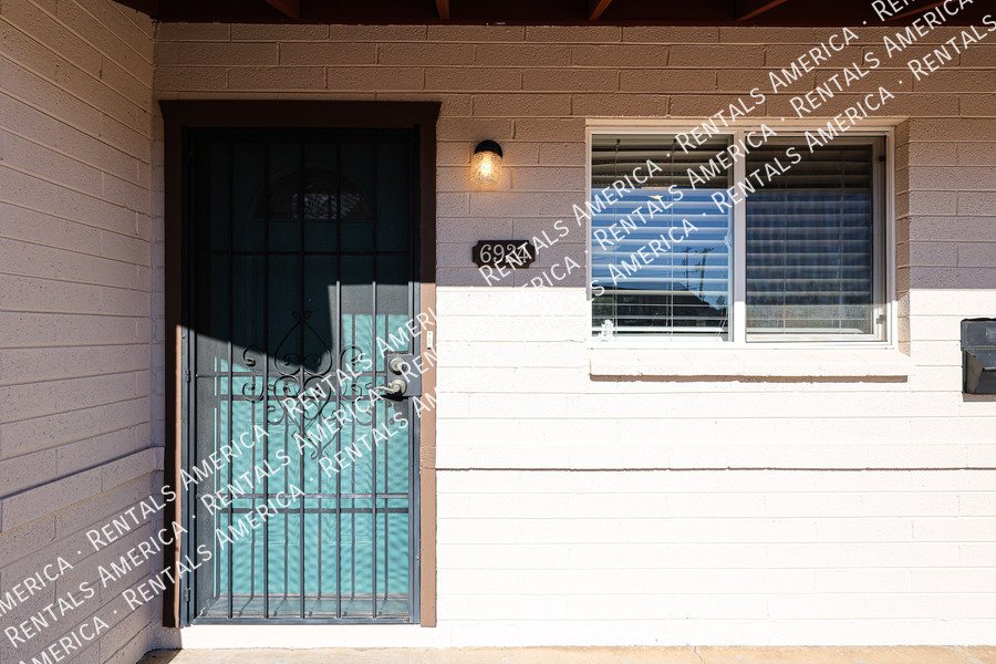 Available! 3 Bedroom 2 Bath Large yard in Scottsdale!! property image